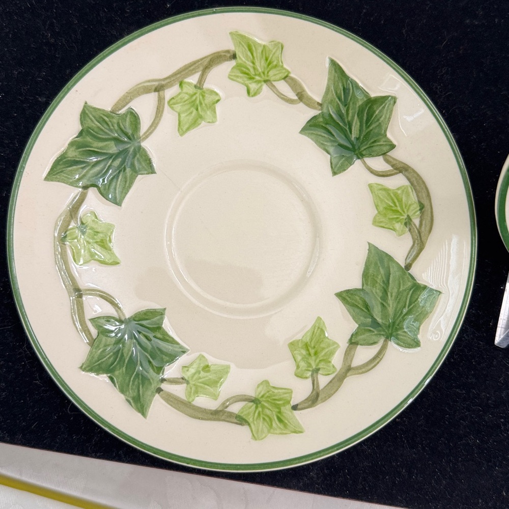 2 -vintage 1950s Franciscan Ivy Leaf saucer Plates - Cream and Green - Picture 2 of 3